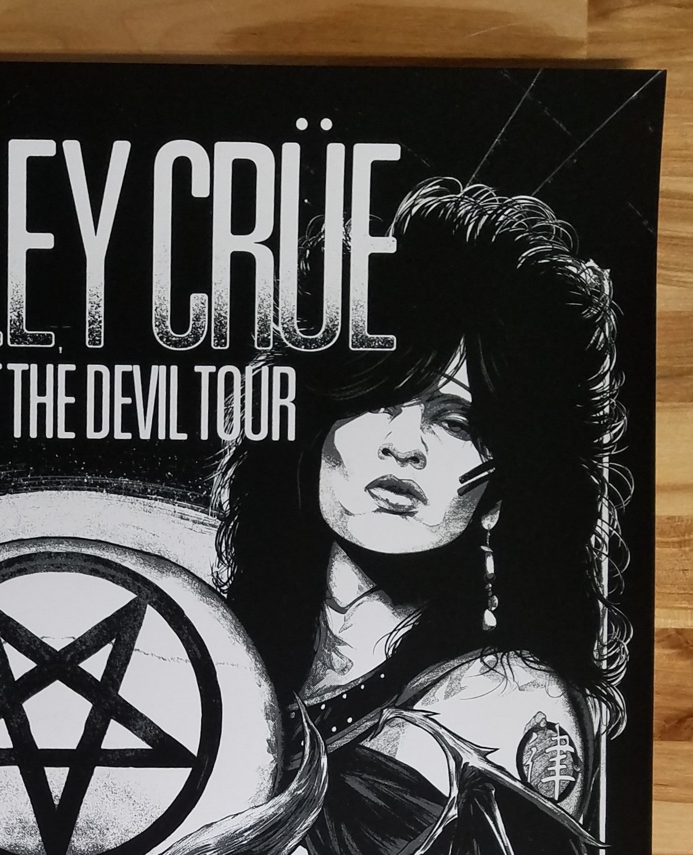 Title: MÖTLEY CRÜE NEW YORK CITY 1983 BY WILDNER LIMA (MAIN EDITION) Poster Poster artist: Wildner Lima Edition: xx/200 Type: Screen Print Size: 18" x 24" Location: New York City Venue: Limelight Notes: Officially Licensed by Mötley Crüe. Printed on French White.  Holographic sticker on back of print for authenticity.  Please allow up to 8 weeks for shipment of item(s)