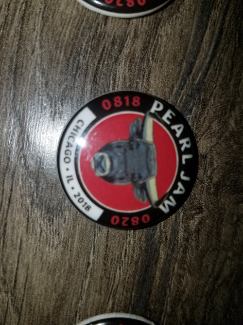 NOTES:  You are purchasing a Bull Pin from the August 2018 Chicago shows which took place at Wrigley Field.  Purchased from the Pearl Jam Merch Tent outside of Wrigley field on August 16, 2018.  Ready to ship!